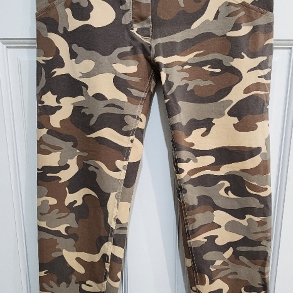 Camo Print Women's Pants - Picture 5 of 5